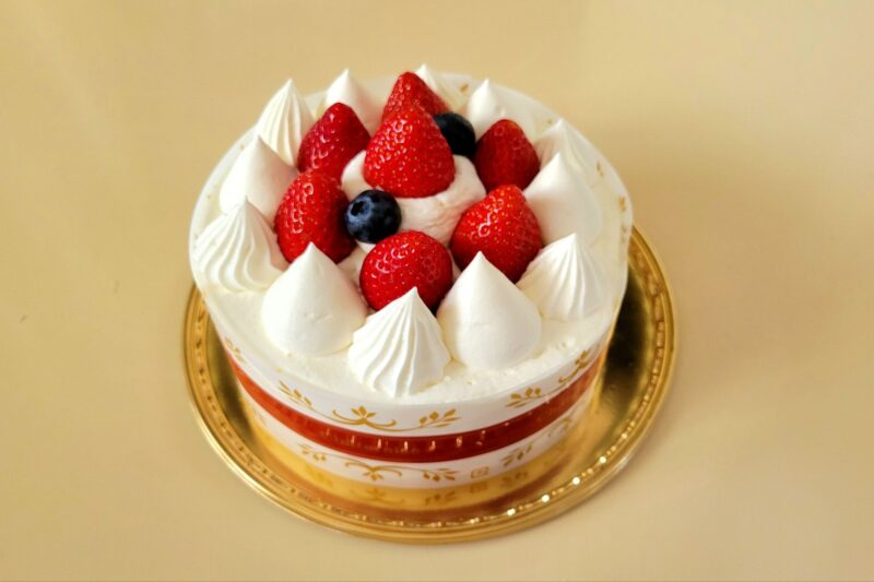 苺デコレーションホールケーキ