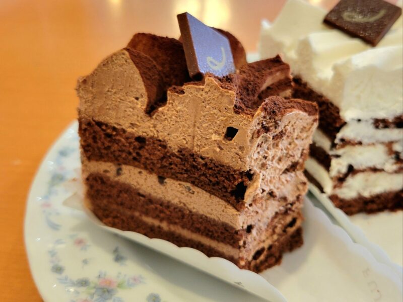 チョコ生ケーキの食べかけの断面