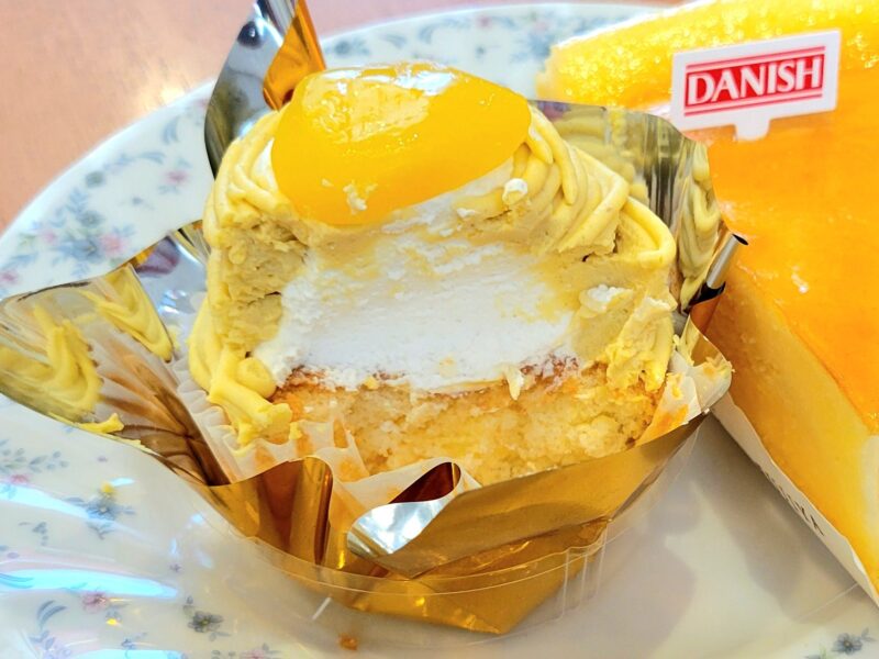 マロンモンブランの食べかけの断面