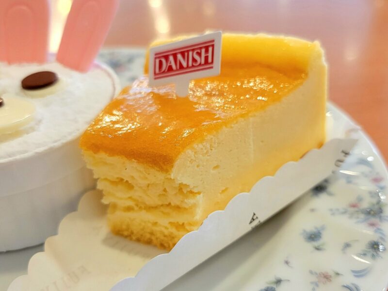 ふんわりスフレチーズケーキの食べかけの断面