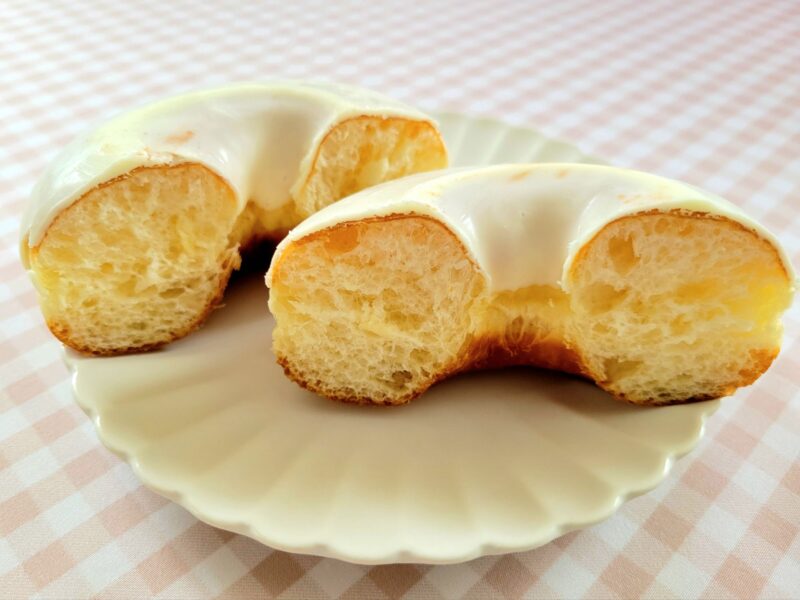 ホワイトチョコリングのカット断面
