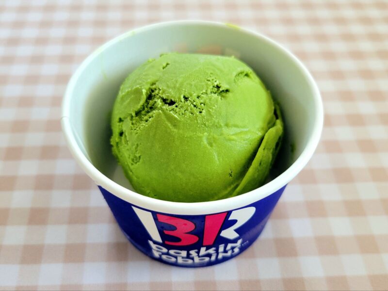 カップに盛られた抹茶アイス