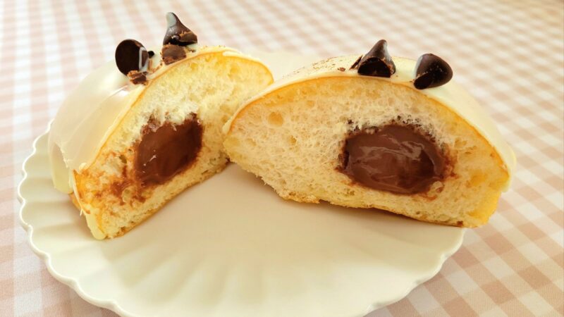 チョコクリームドーナツのカット断面