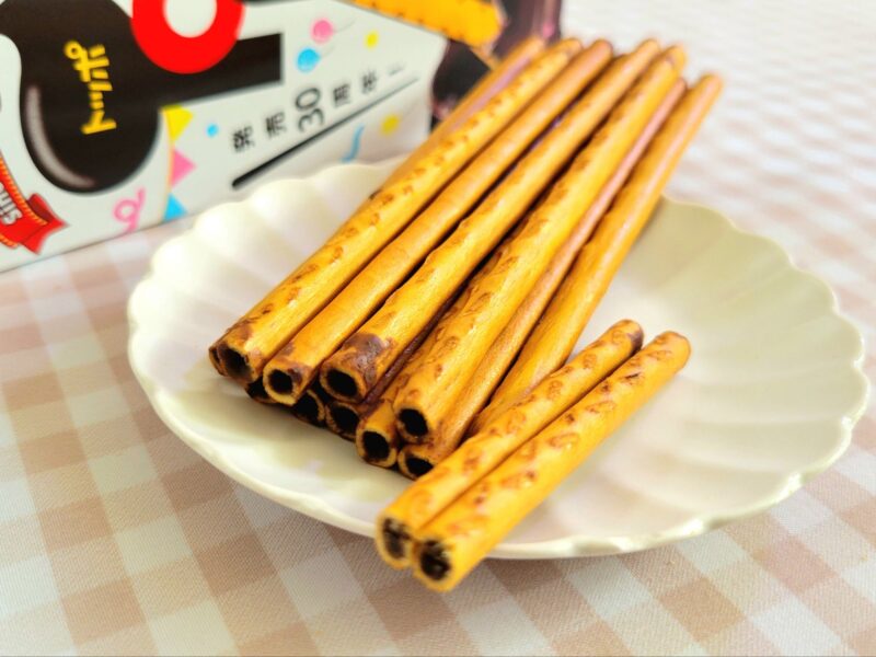 お皿に出されたロッテトッポの全体と断面