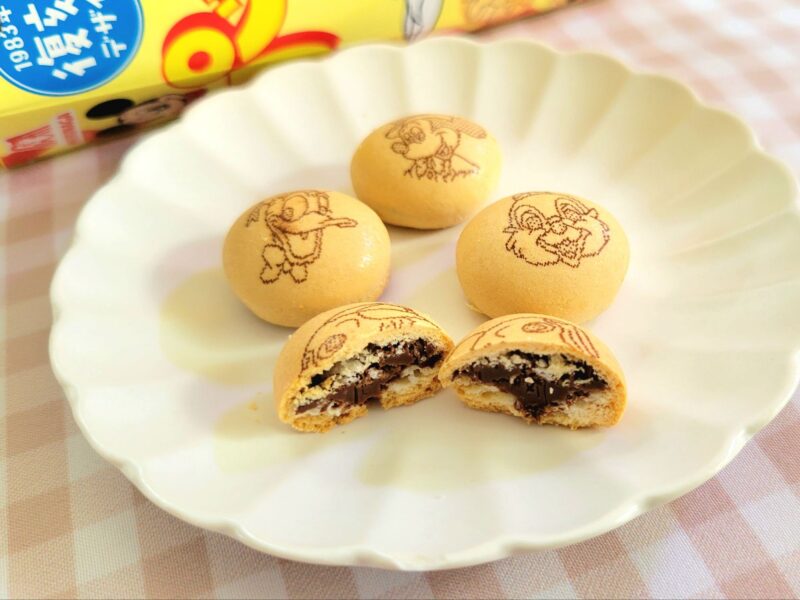 皿に出された森永パックンチョの全体とカット断面